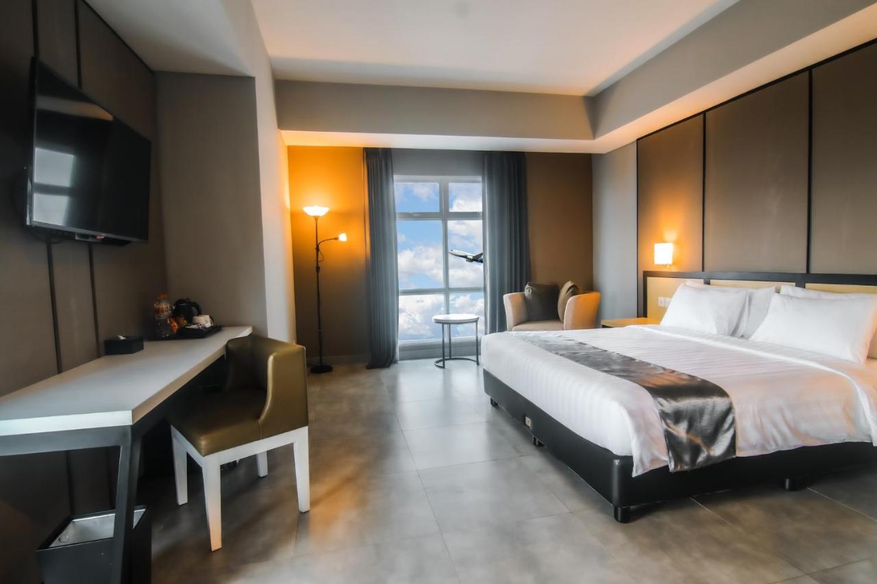 Bess Mansion Hotel Surabaya Wonotjolo Exterior foto
