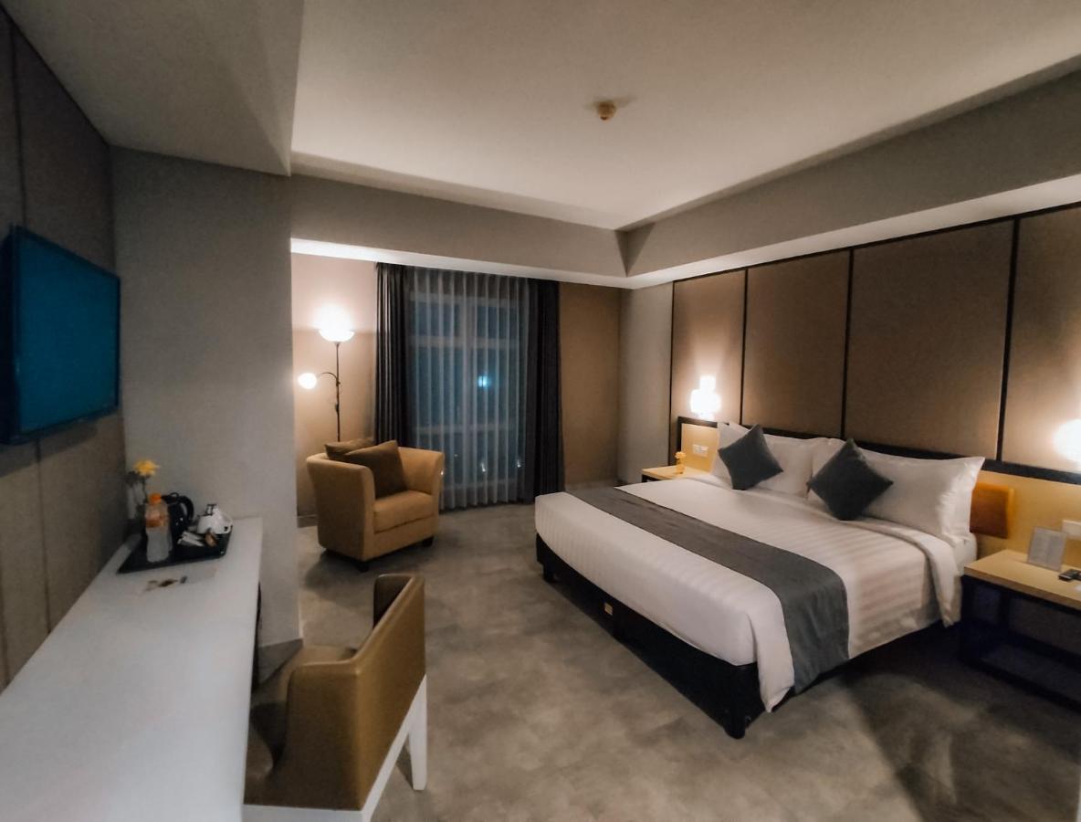 Bess Mansion Hotel Surabaya Wonotjolo Exterior foto