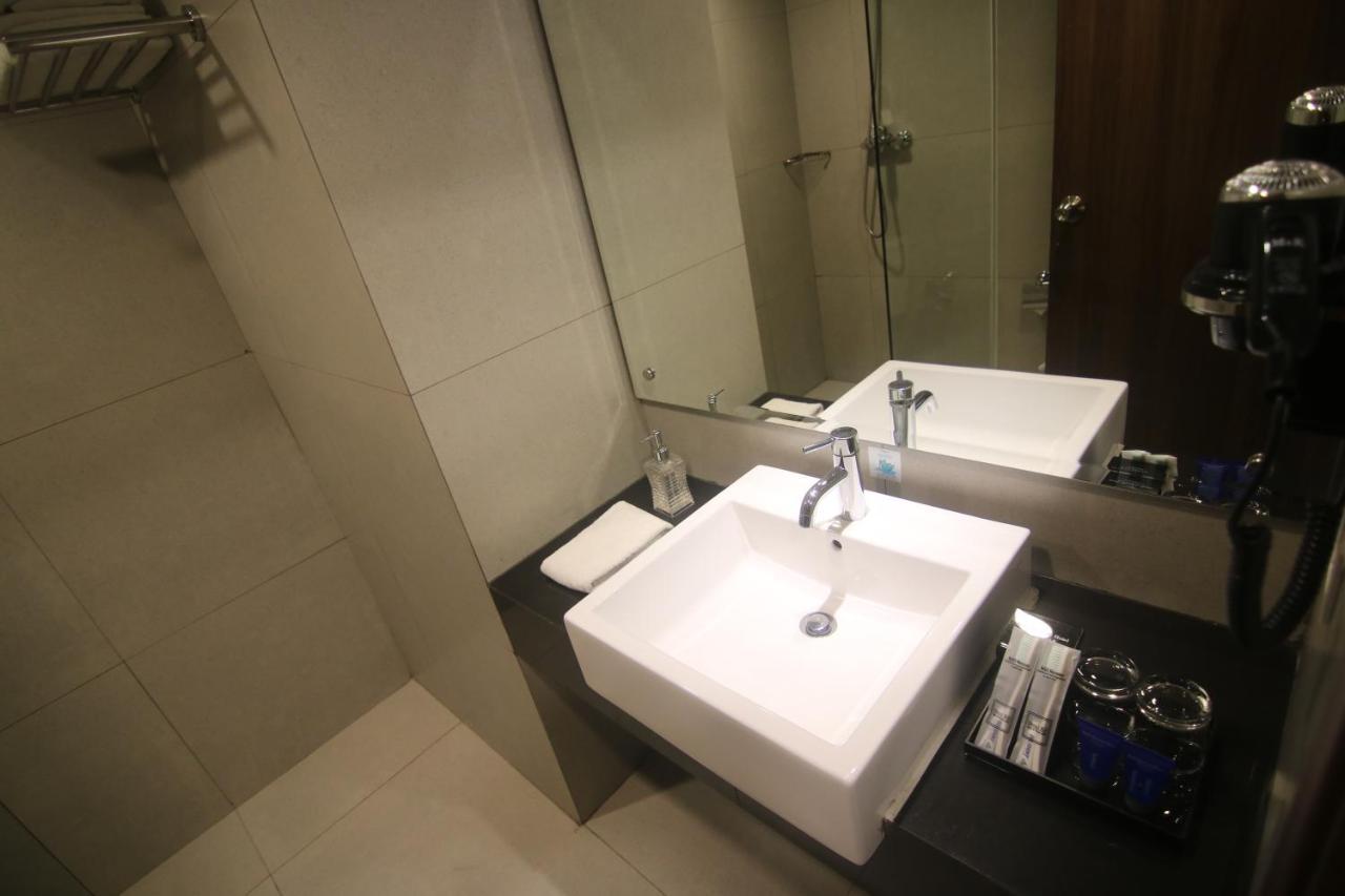 Bess Mansion Hotel Surabaya Wonotjolo Exterior foto